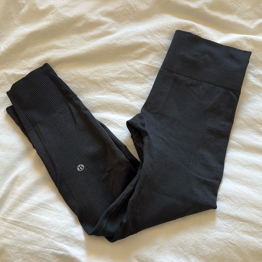 Lululemon Ebb to Flow pant legging